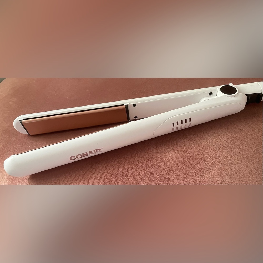 Go air White straightener